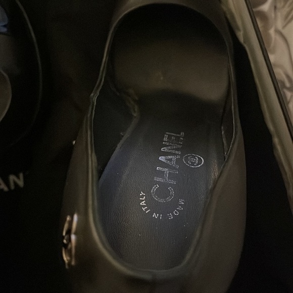 Chanel Interlocking CC Logo Leather Pumps 9 - Picture 9 of 11